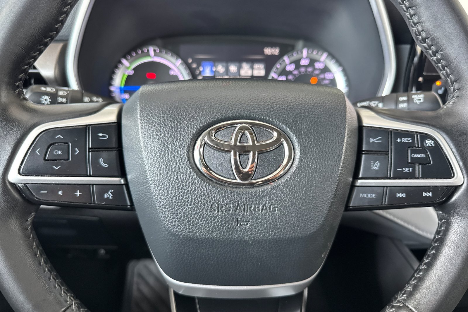 Used 2024 Toyota Highlander XLE AWD/4WD image 28
