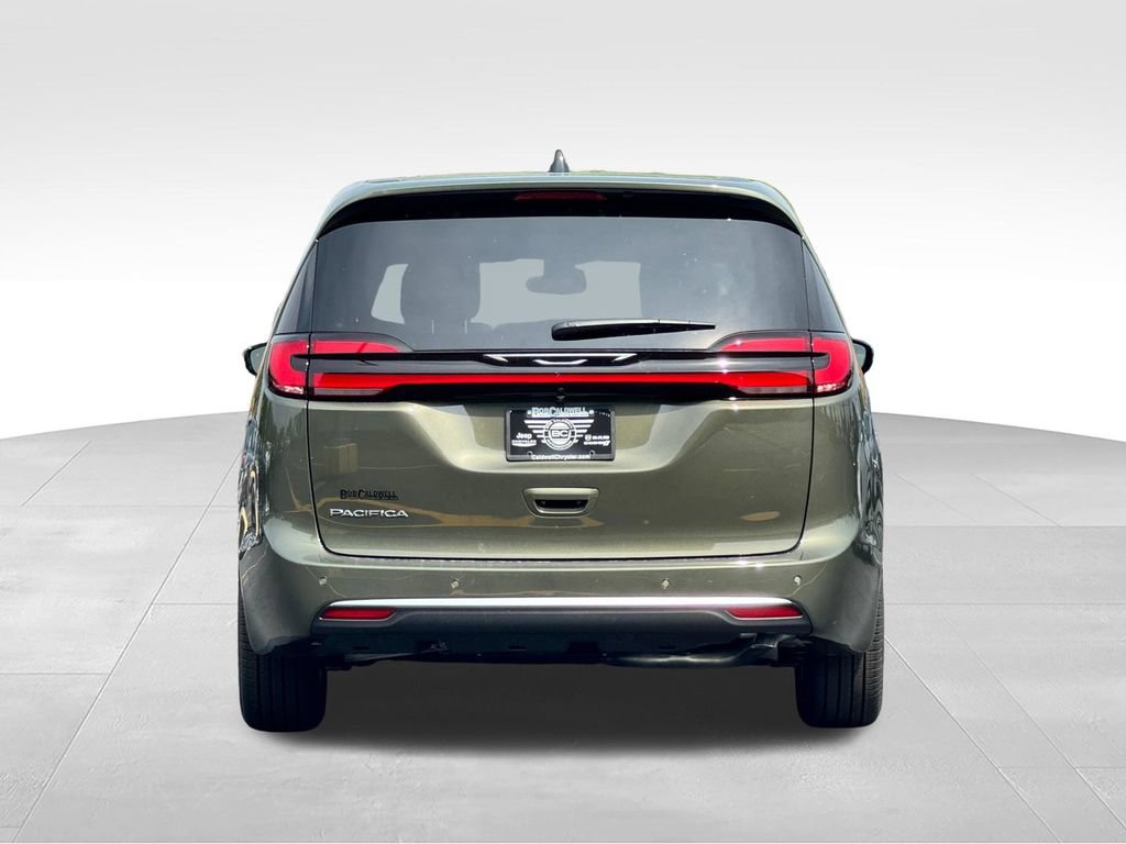 New 2027 Chrysler Pacifica Select FWD image 6
