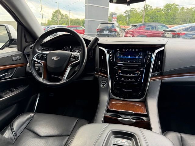 Used 2019 Cadillac Escalade Luxury AWD/4WD image 23