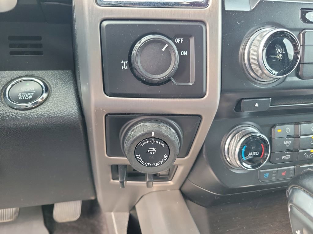 Used 2017 Ford F150 Platinum w/ Equipment Group 701A Luxury RWD image 24