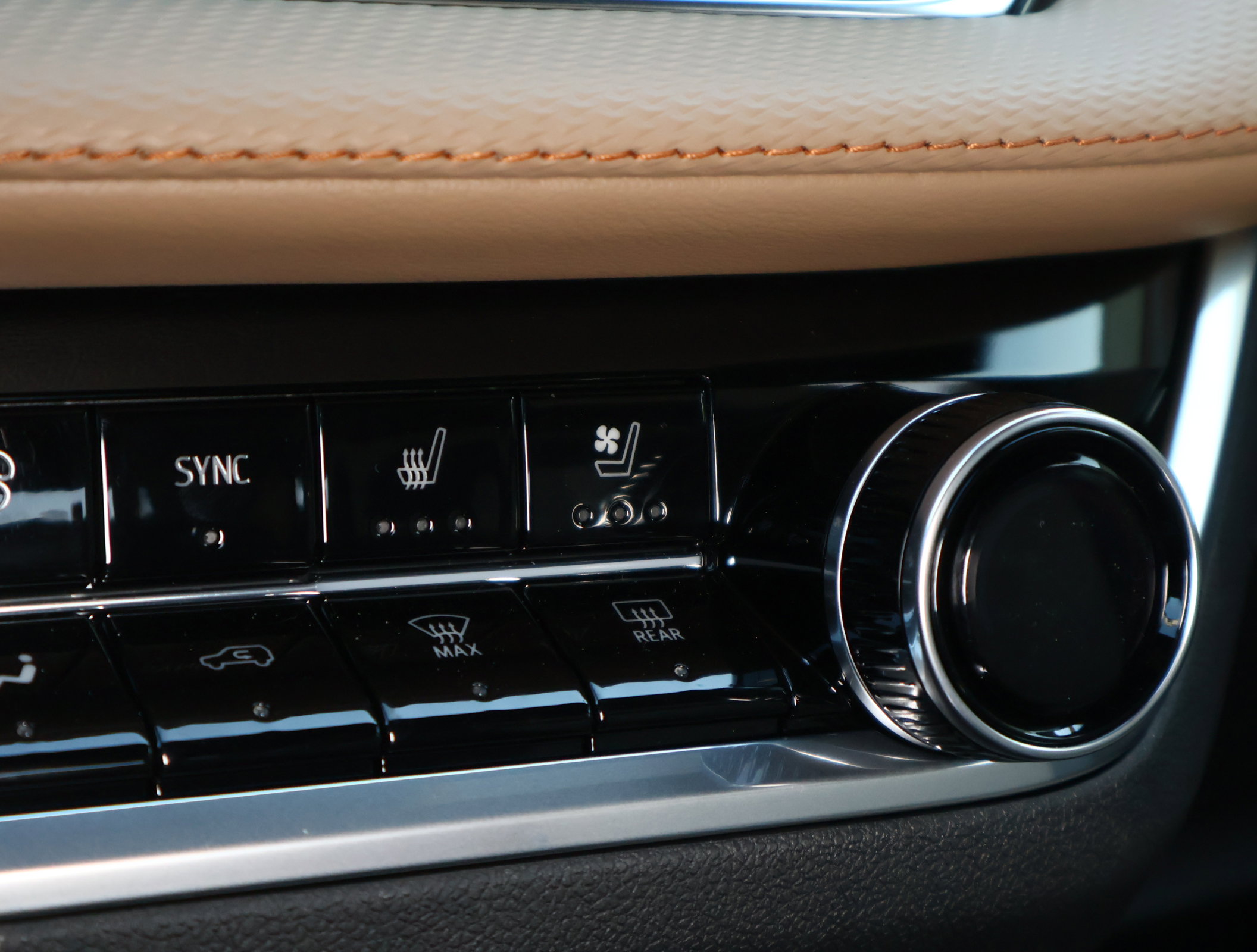 New 2026 Chevrolet Equinox ACTIV w/ Convenience Package III image 5