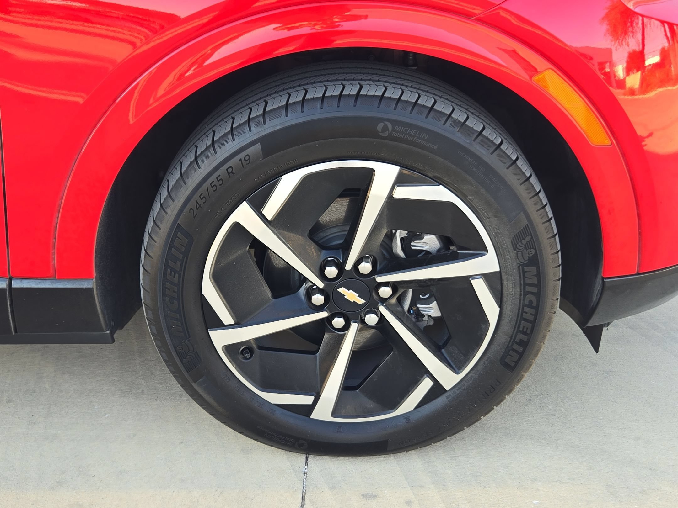 Certified 2024 Chevrolet Equinox EV LT FWD image 27