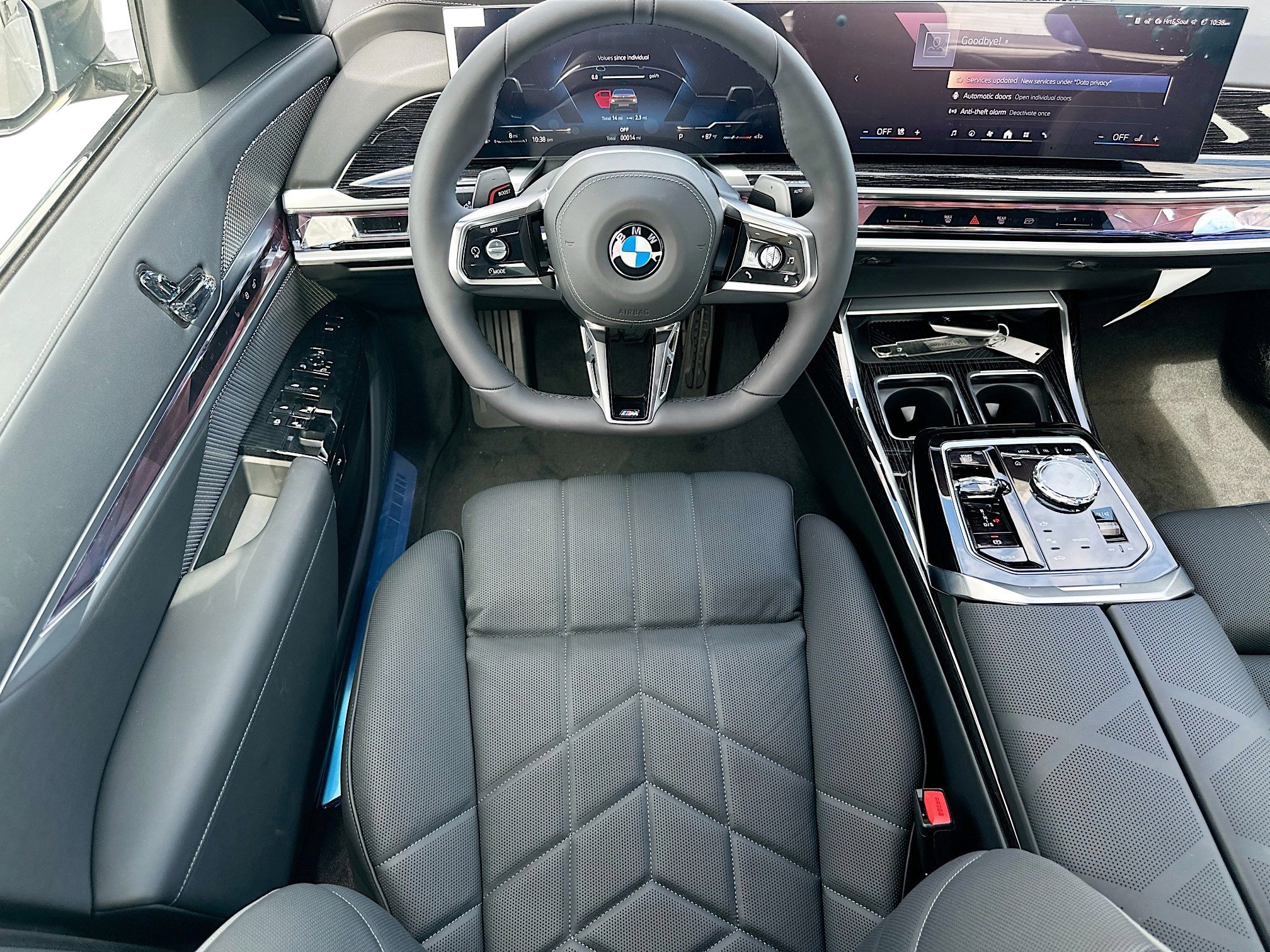 Used 2025 BMW 760i xDrive w/ Executive Package image 23