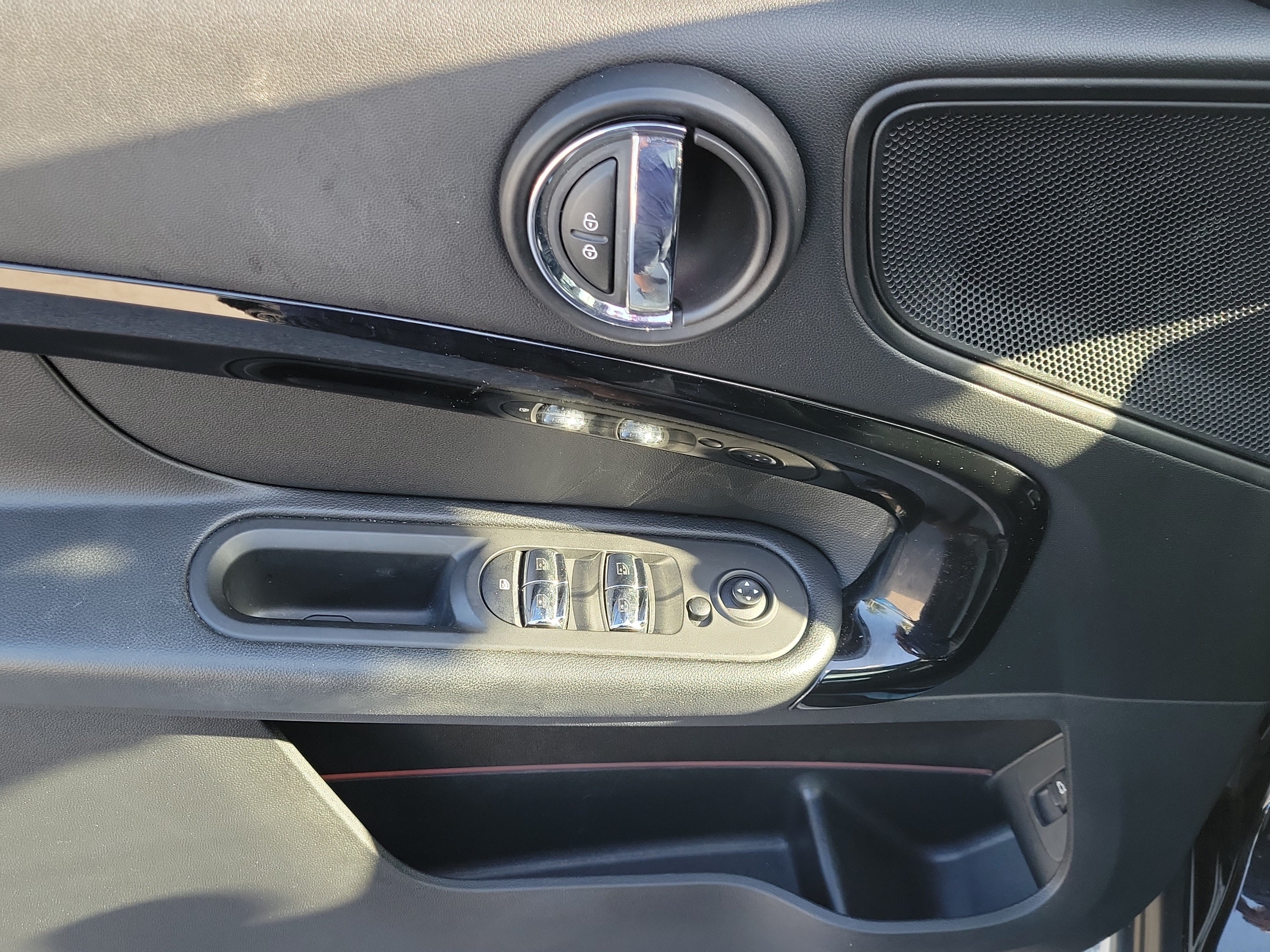 Used 2017 MINI Cooper Countryman S FWD image 16