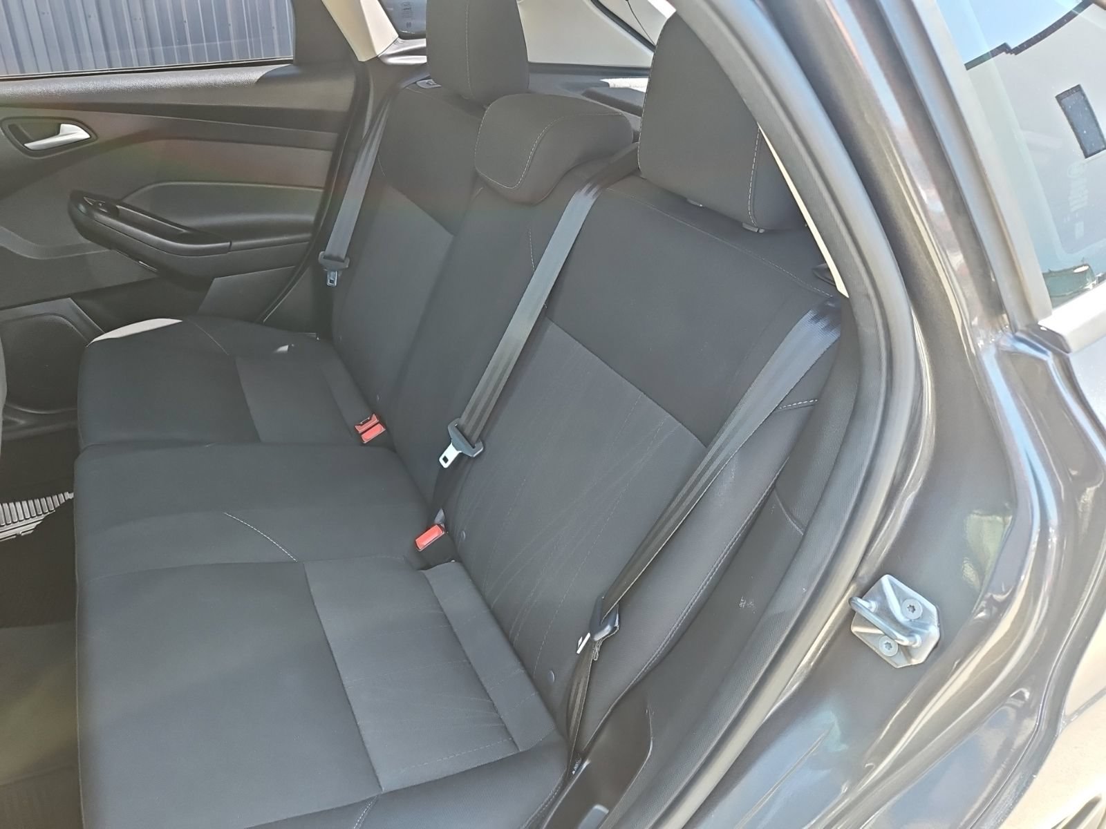 Used 2018 Ford Focus SEL w/ Cold Weather Package FWD image 16