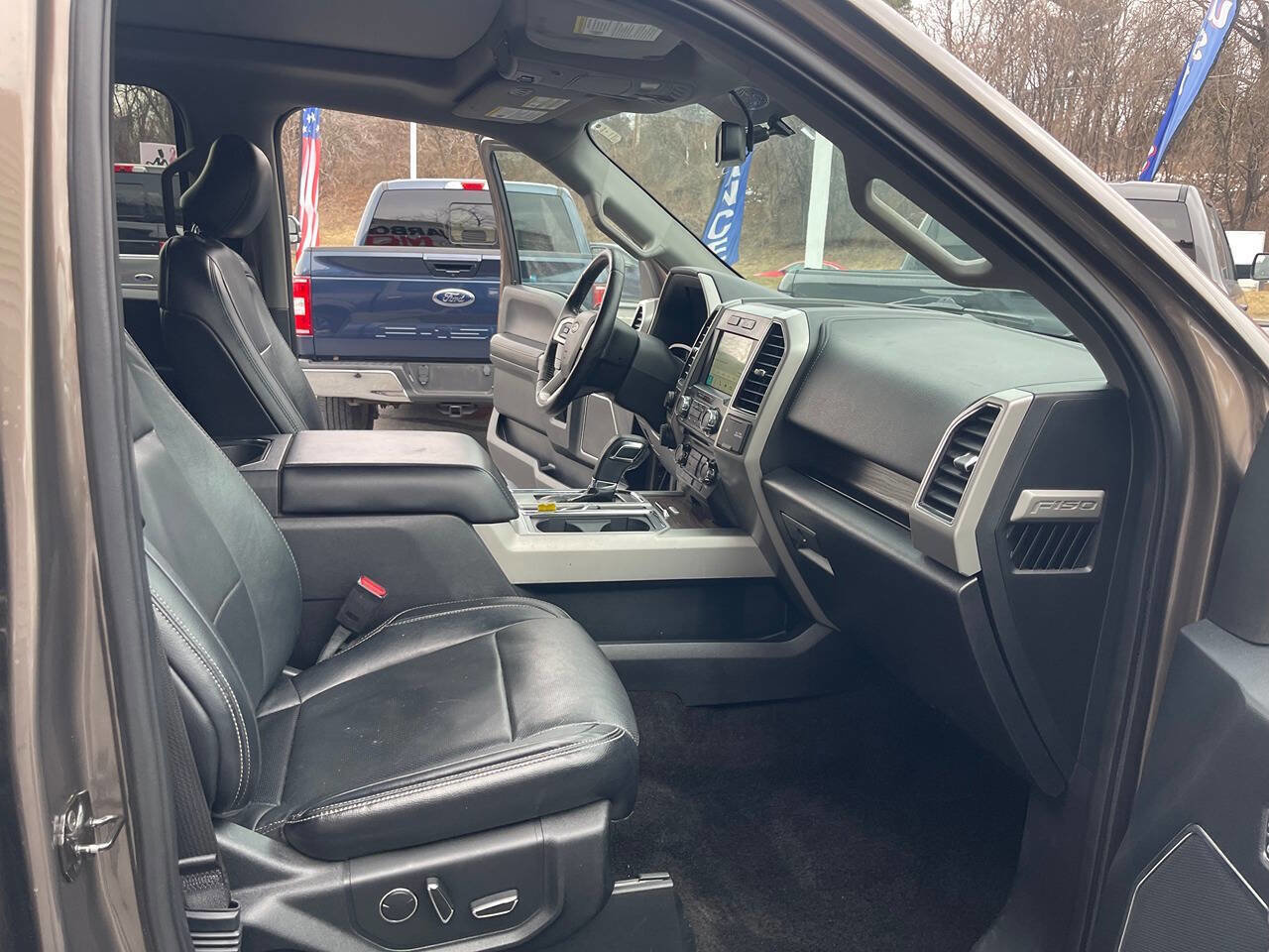 Used 2017 Ford F150 Lariat image 31