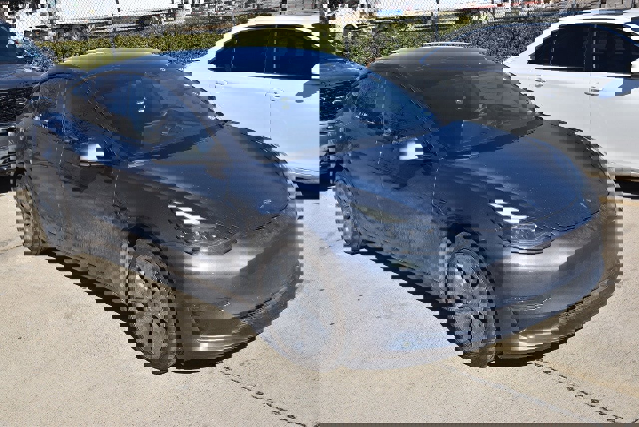 Used 2021 Tesla Model 3 Standard Range Plus image 4