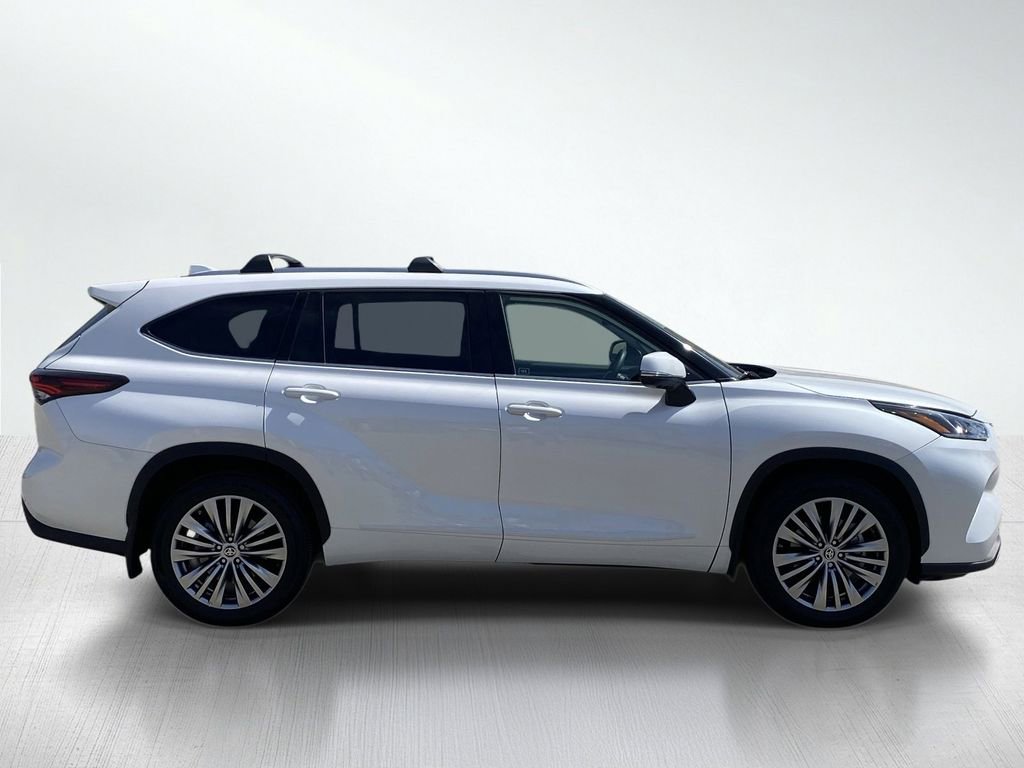 Used 2024 Toyota Highlander Platinum image 10