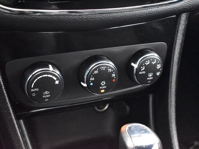 Used 2013 Chrysler 200 Touring FWD image 15