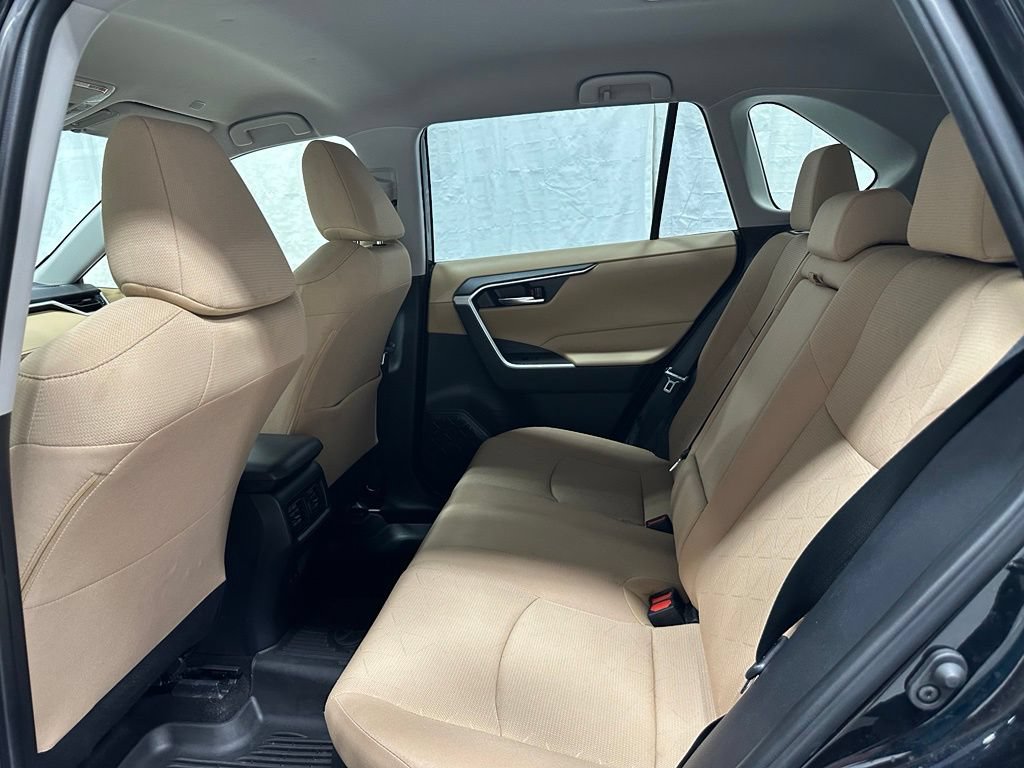 Used 2025 Toyota RAV4 XLE AWD/4WD image 47
