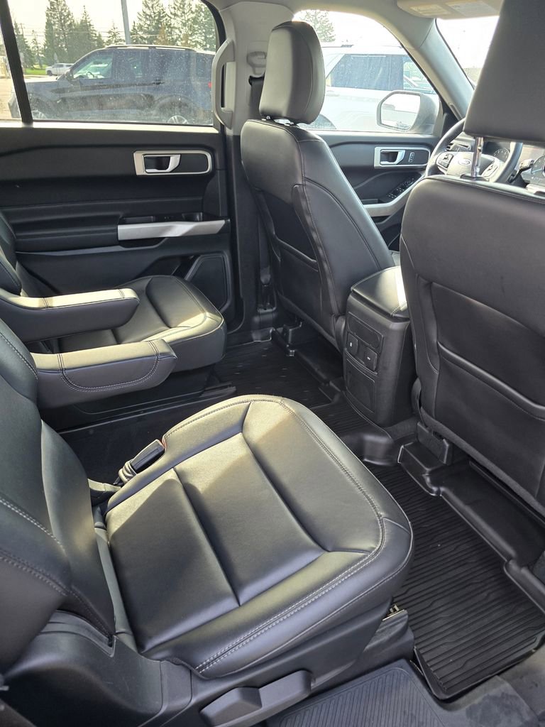 Used 2023 Ford Explorer XLT w/ Equipment Group 202A AWD/4WD image 19