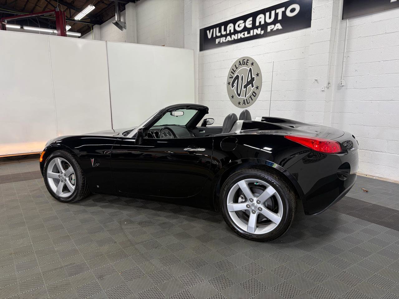 Used 2006 Pontiac Solstice Convertible w/ Premium Package image 8