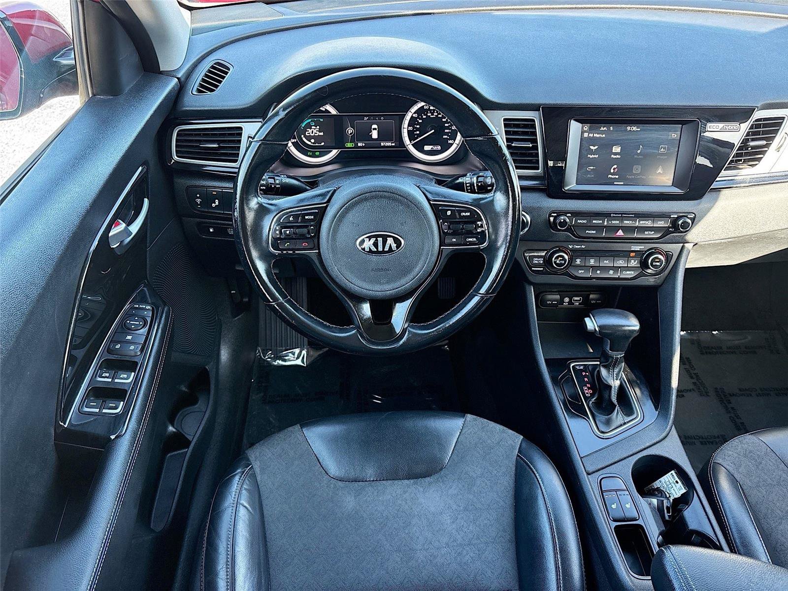 Used 2017 Kia Niro EX FWD image 21