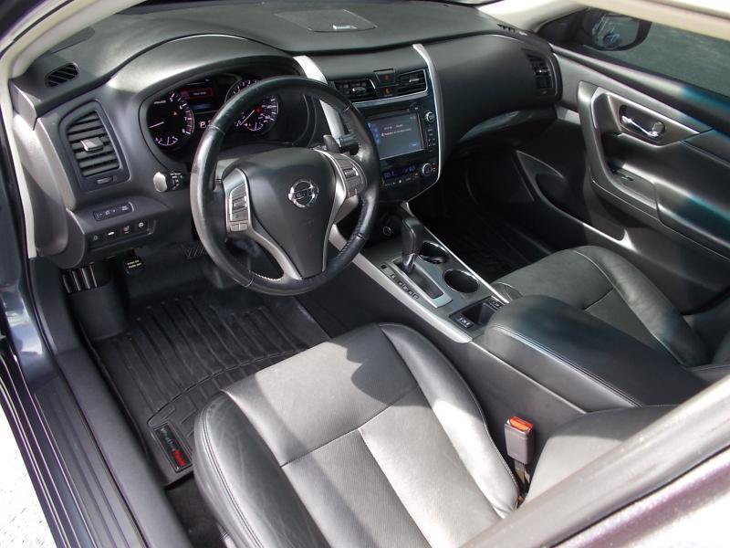 Used 2013 Nissan Altima 3.5 SL w/ Technology Pkg FWD image 26