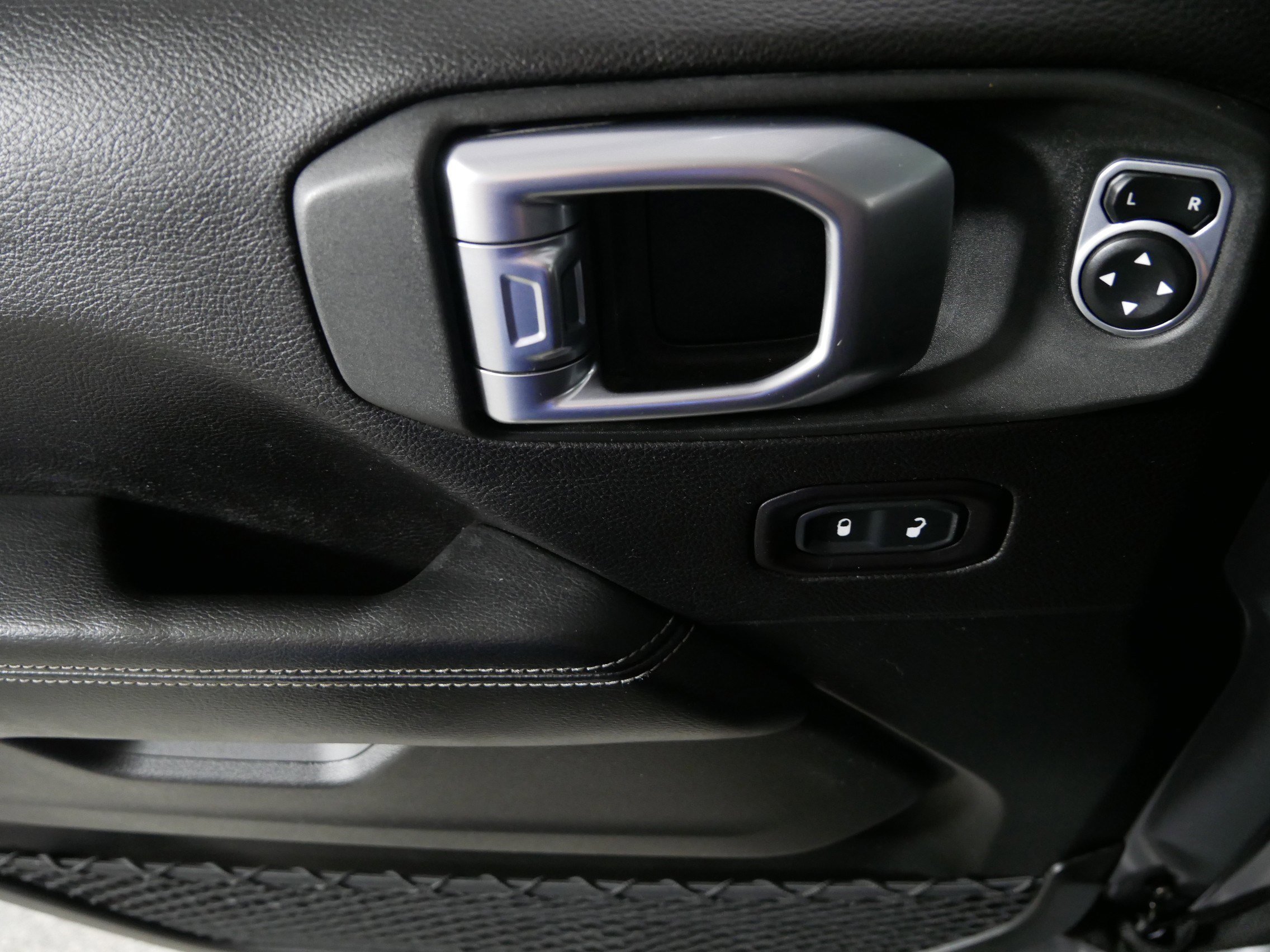 Used 2020 Jeep Gladiator Overland image 19