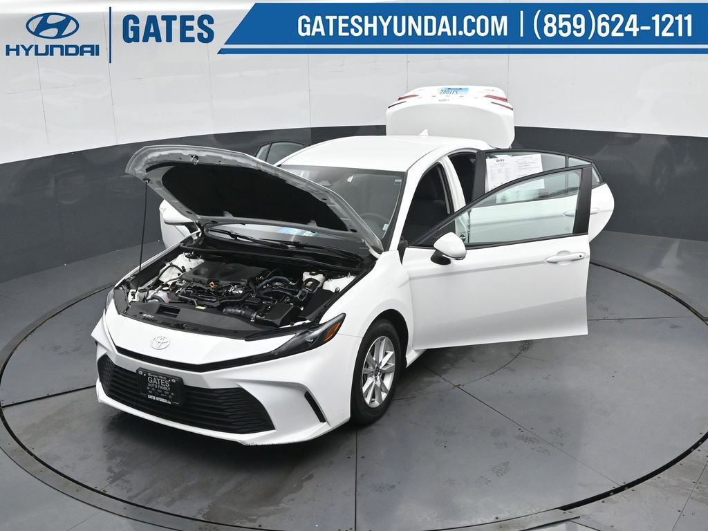 Used 2025 Toyota Camry LE image 56