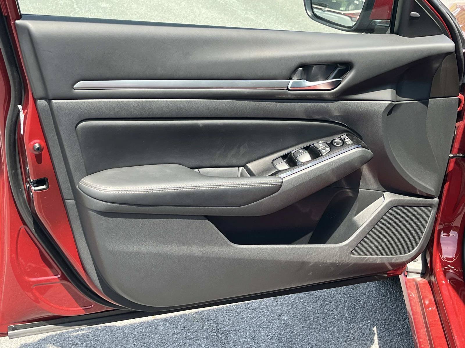 Used 2024 Nissan Altima 2.5 SL FWD image 24