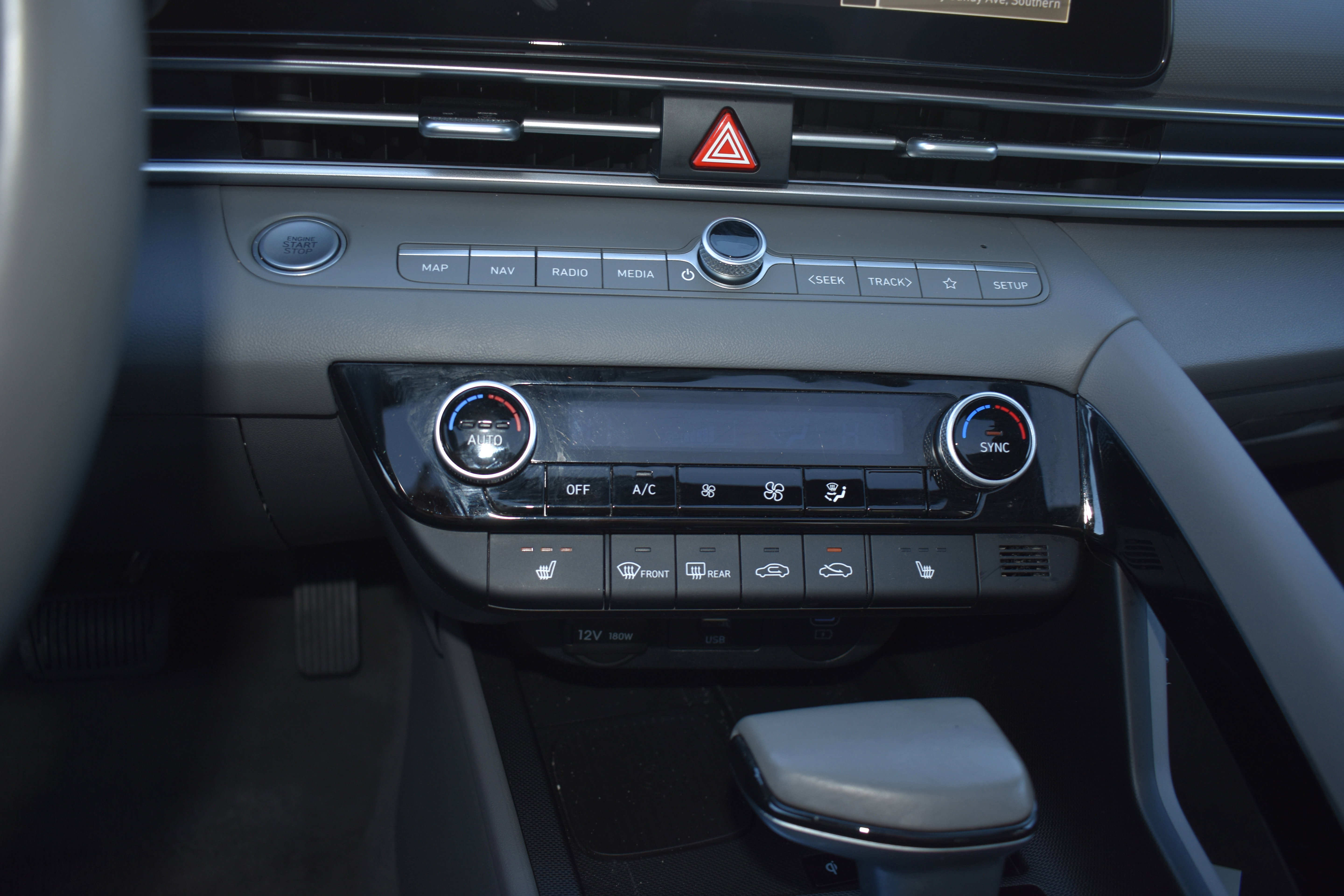 Used 2025 Hyundai Elantra SEL image 21