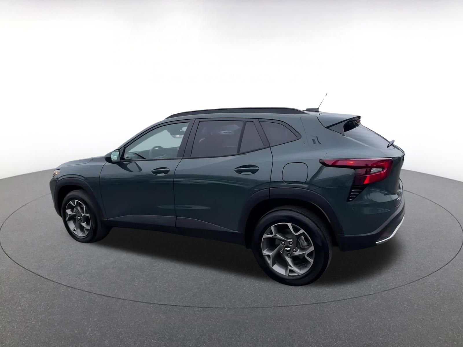 Used 2025 Chevrolet Trax LT image 10