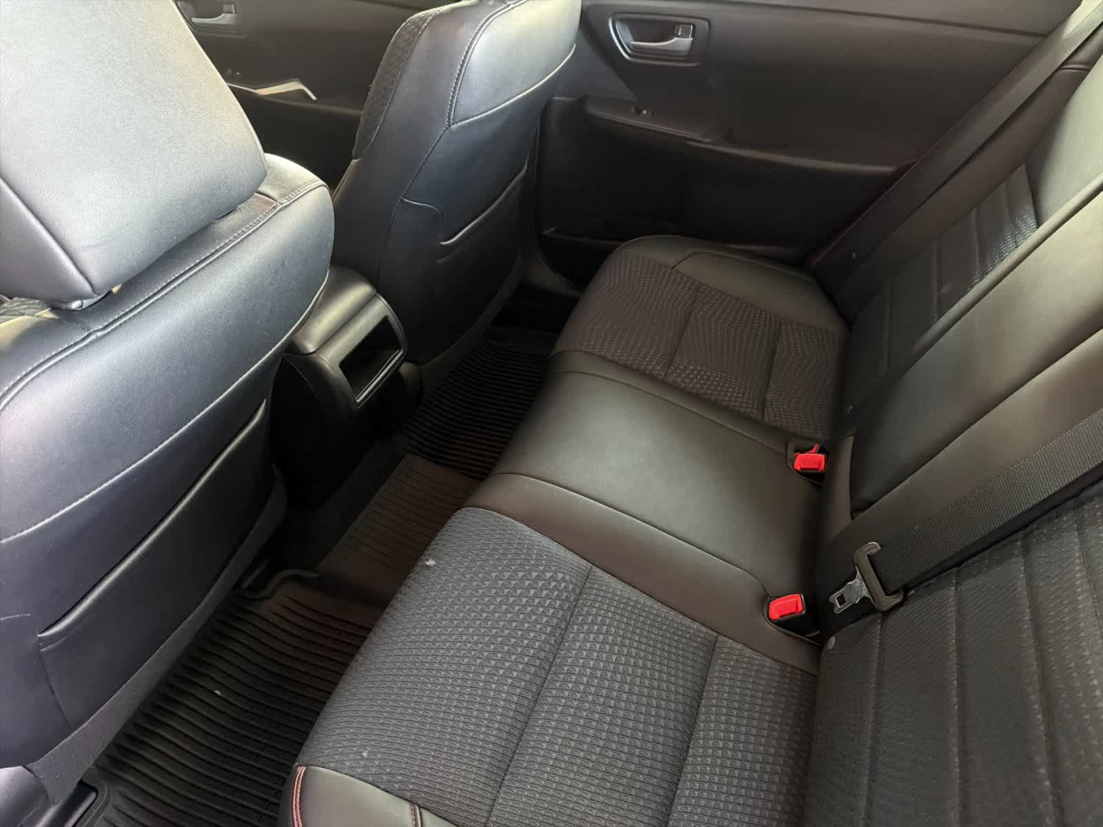 Used 2015 Toyota Camry SE FWD image 4