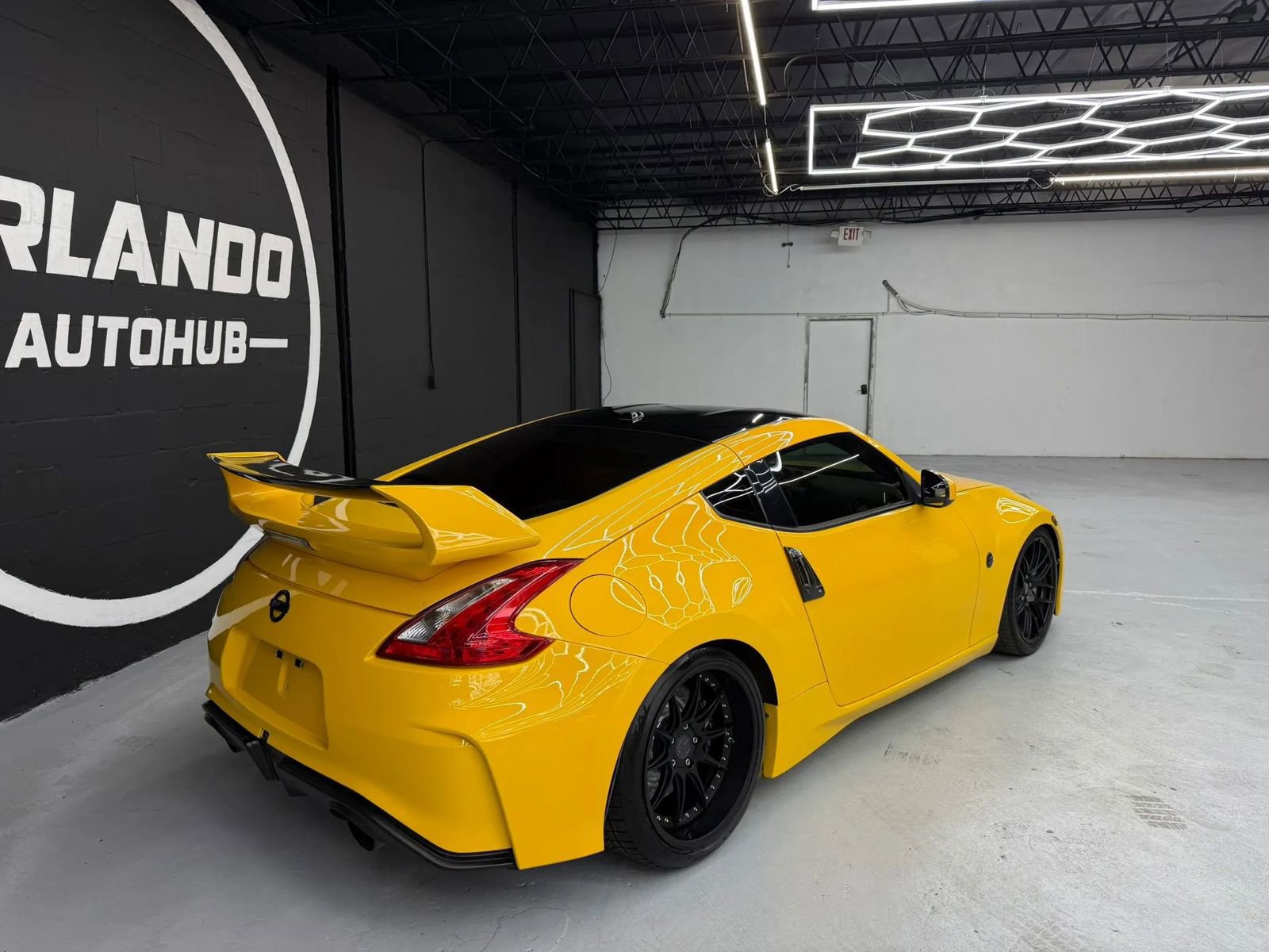 Used 2009 Nissan 370Z Touring w/ Sport Pkg RWD image 4