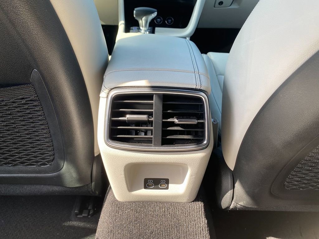 Used 2024 Genesis G70 2.5T image 25