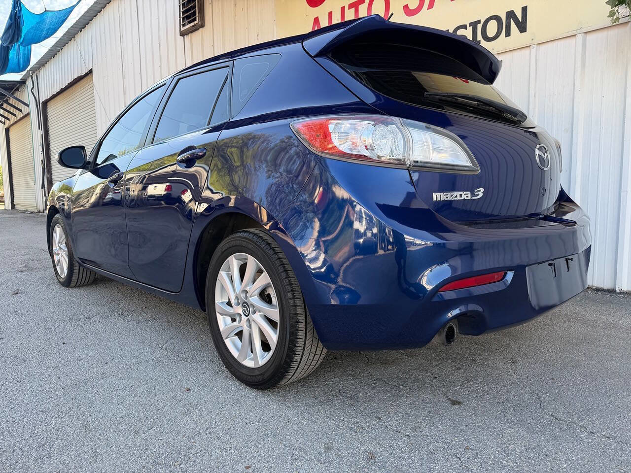 Used 2013 MAZDA MAZDA3 i Grand Touring w/ Tech Pkg image 11