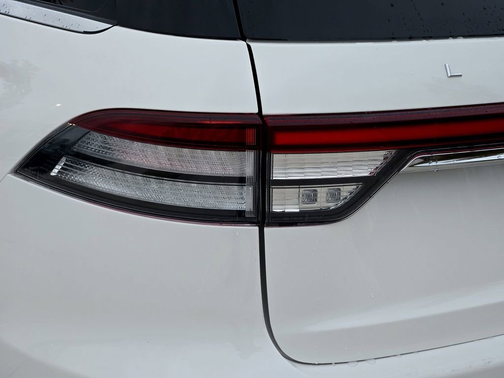Used 2024 Lincoln Aviator Reserve AWD/4WD image 6