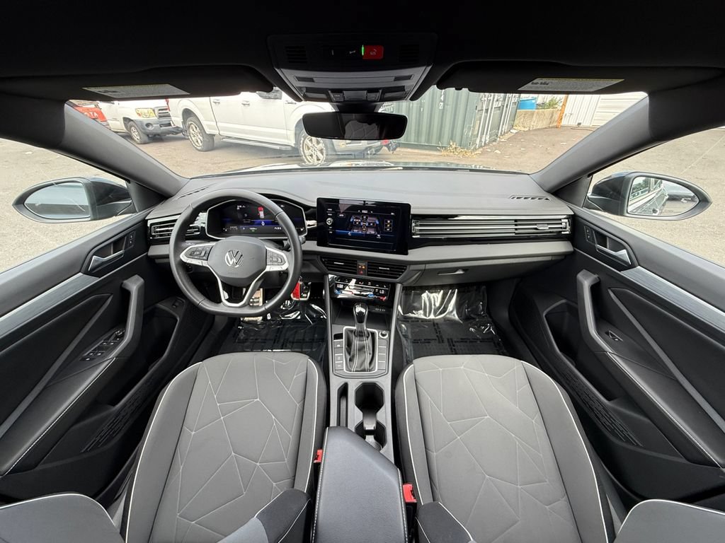 Used 2025 Volkswagen Jetta Sport FWD image 21