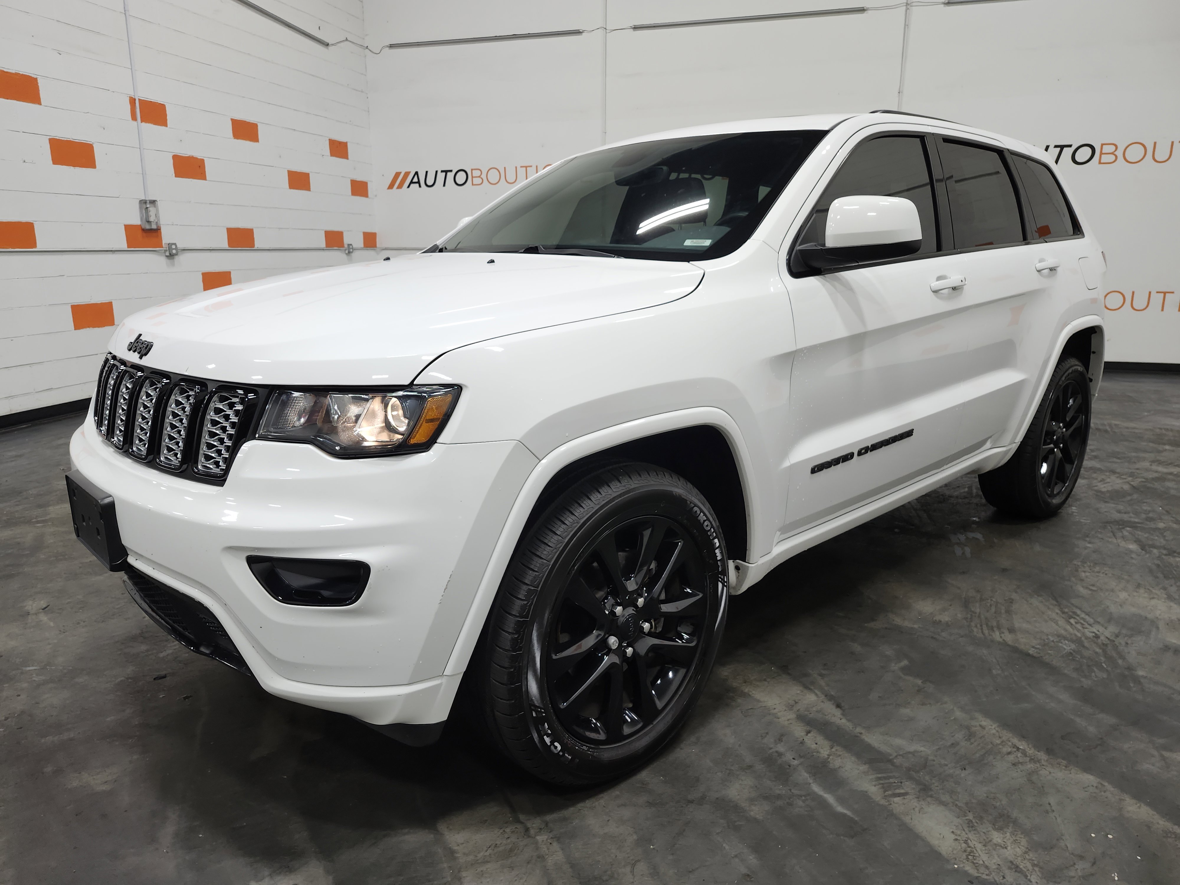 Used 2019 Jeep Grand Cherokee Altitude image 15