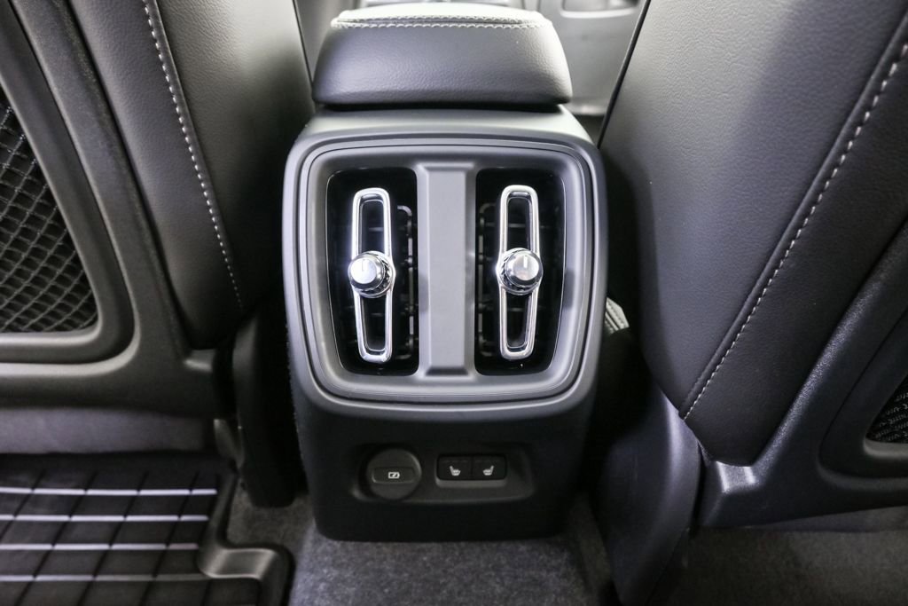 Certified 2025 Volvo XC40 B5 Plus image 18