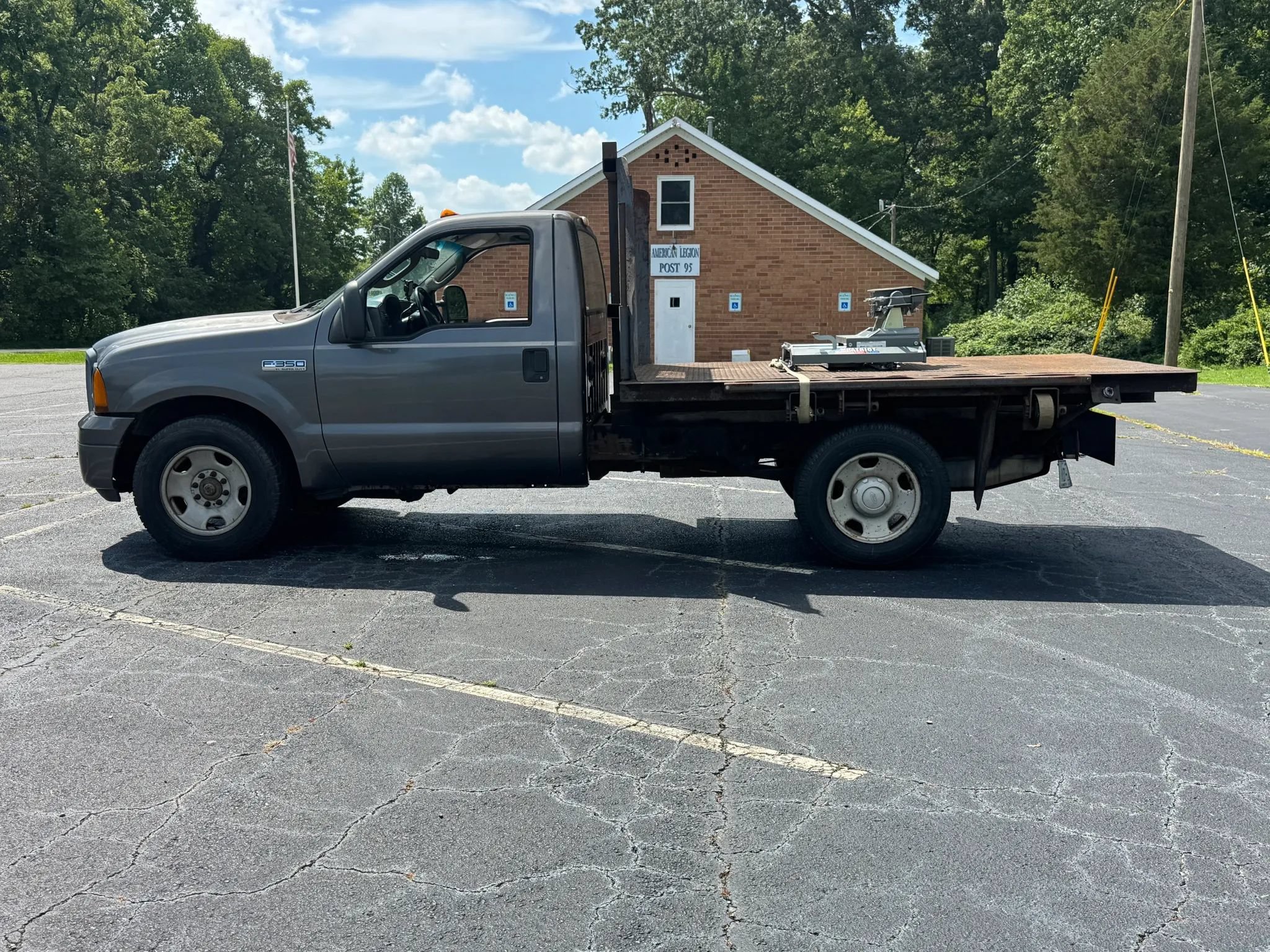 Used 2006 Ford F350 2WD Regular Cab Super Duty image 5