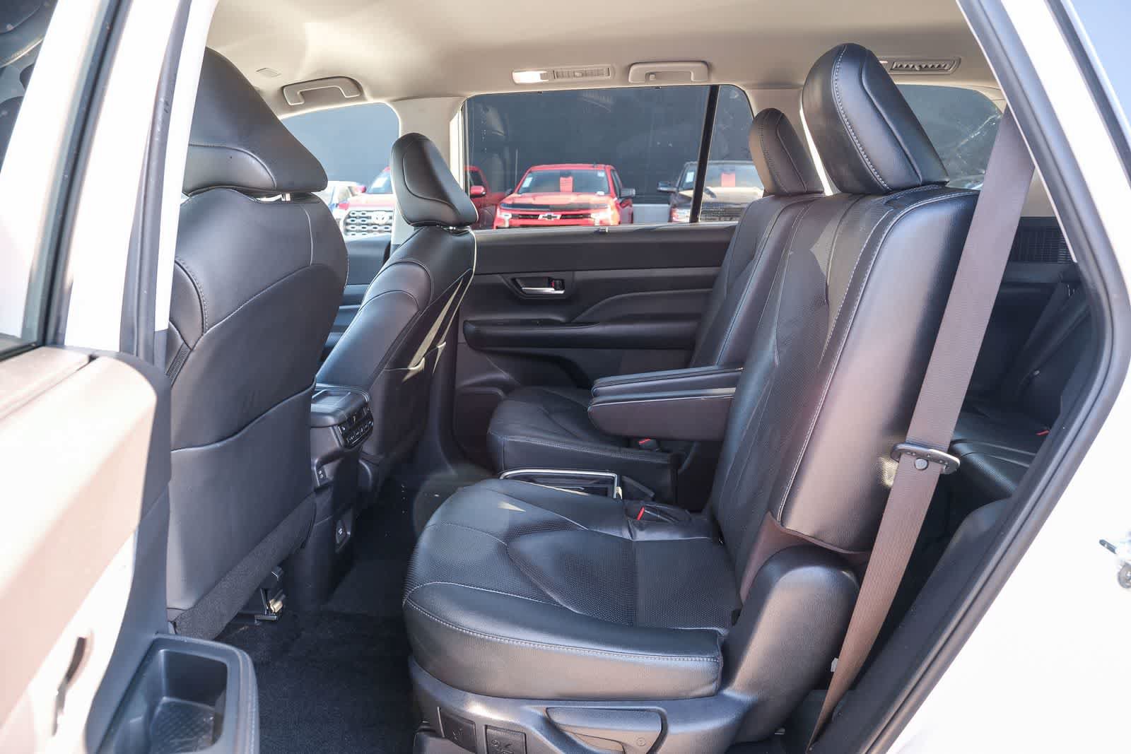 Certified 2024 Toyota Grand Highlander FWD image 19