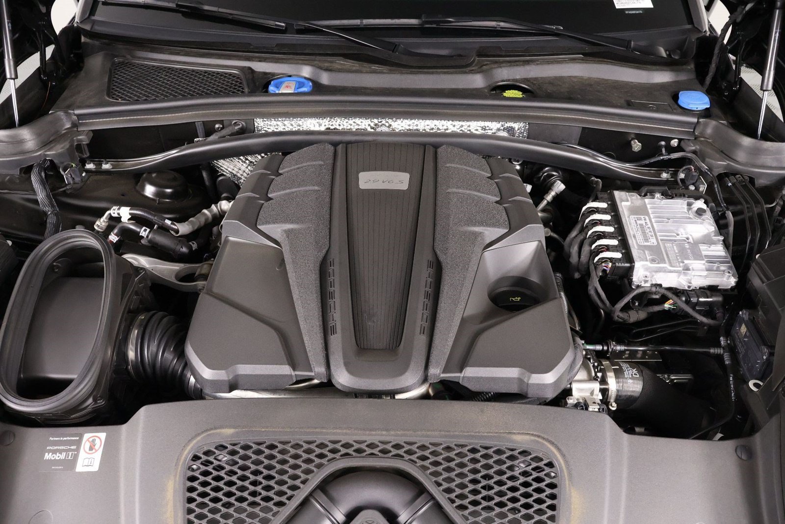 Certified 2026 Porsche Macan S AWD/4WD image 26