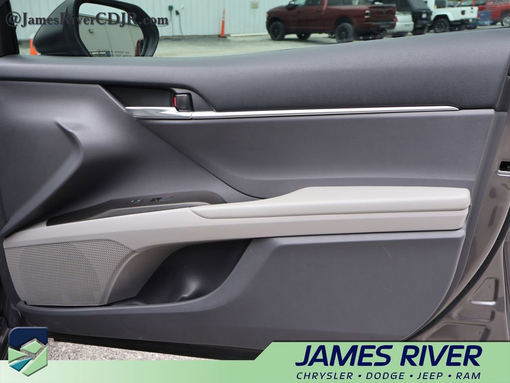 Used 2022 Toyota Camry SE image 8