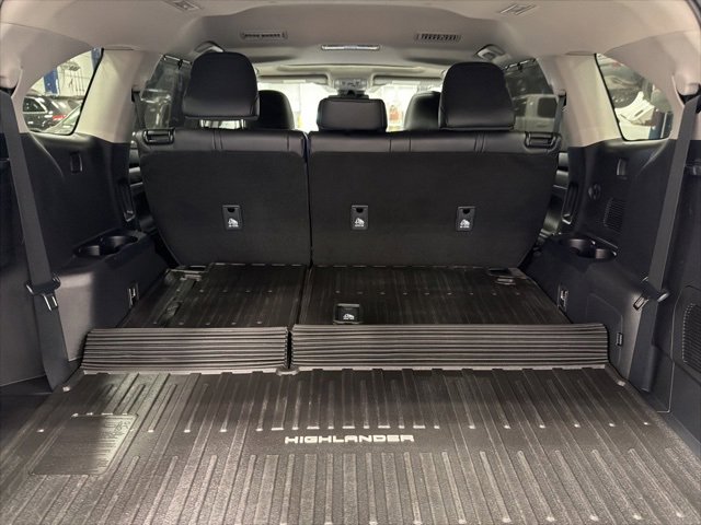 Certified 2024 Toyota Highlander AWD image 40