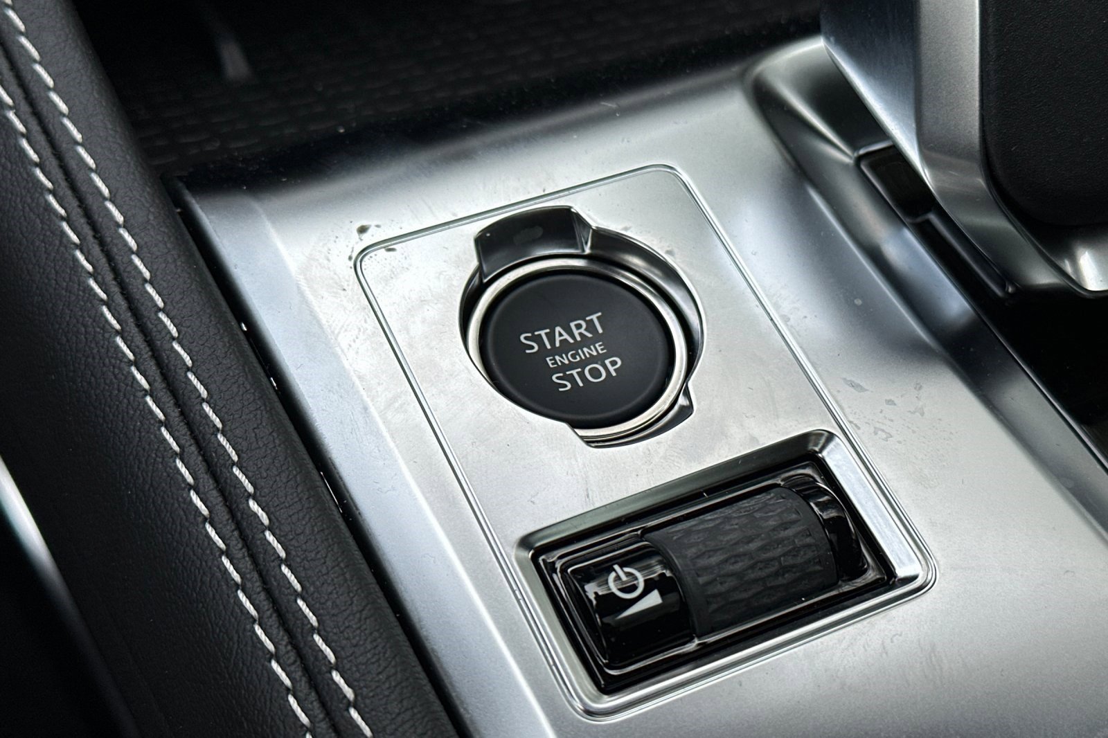 New 2025 Jaguar F-PACE R-Dynamic S image 28