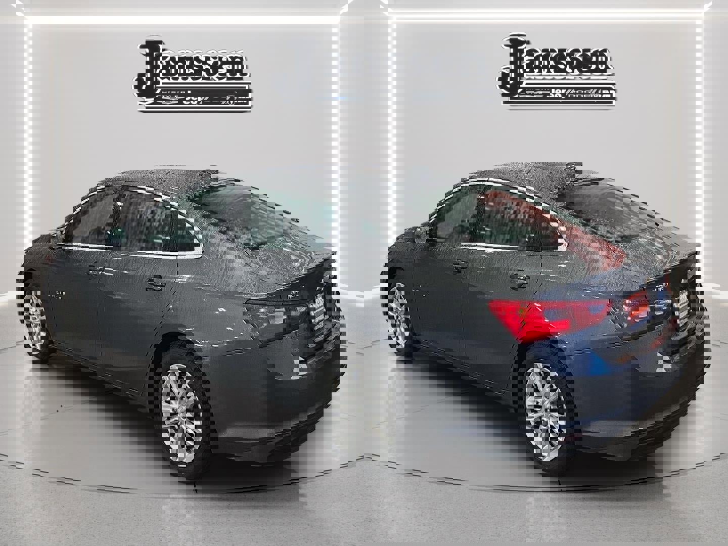 Used 2018 Chevrolet Malibu LT image 3