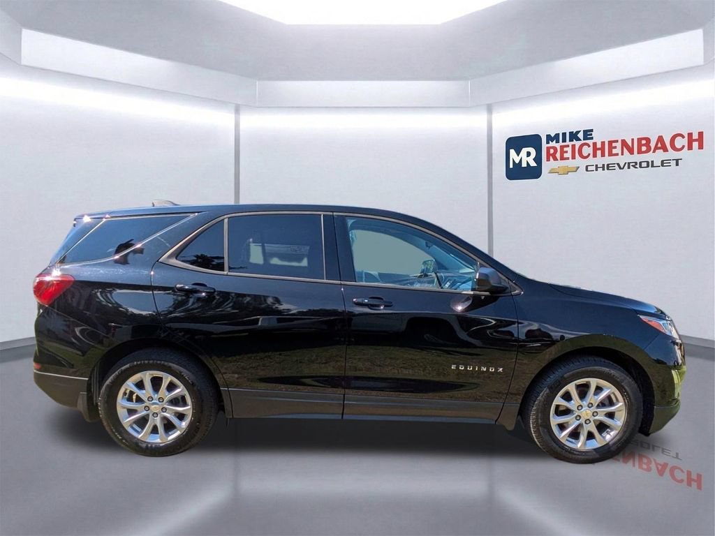Used 2019 Chevrolet Equinox LS w/ LS Convenience Package FWD image 3