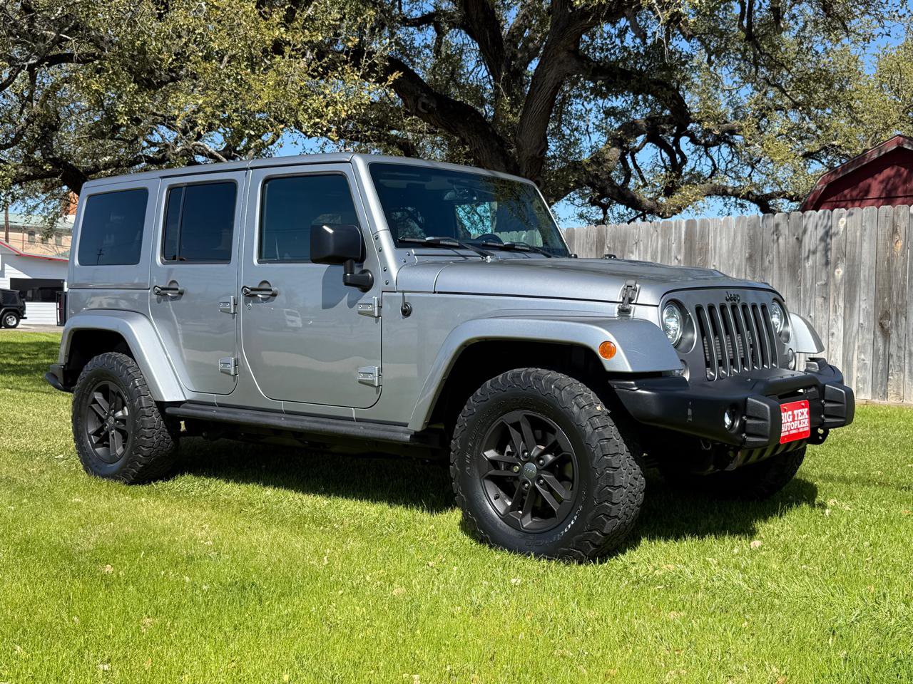 Used 2017 Jeep Wrangler Unlimited Sahara AWD/4WD image 5