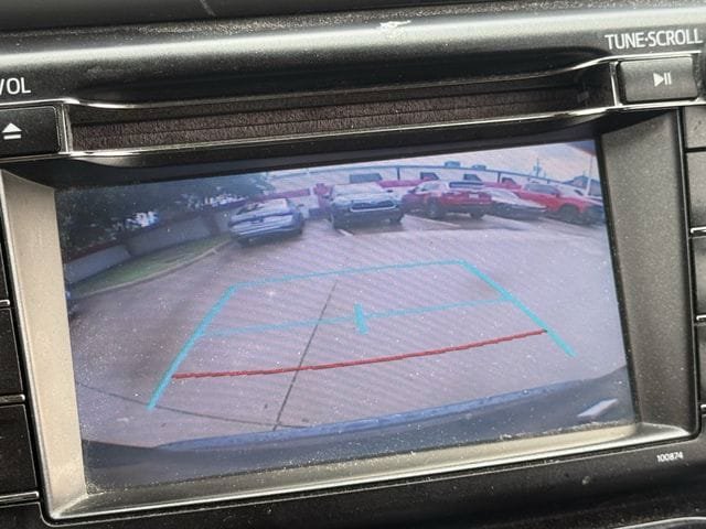 Used 2018 Toyota RAV4 LE FWD image 18