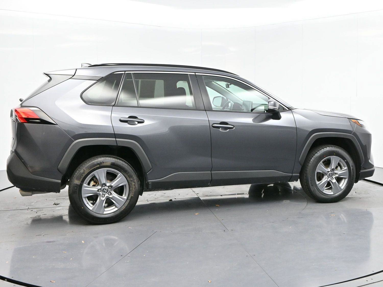 Used 2022 Toyota RAV4 XLE w/ Convenience Package image 8