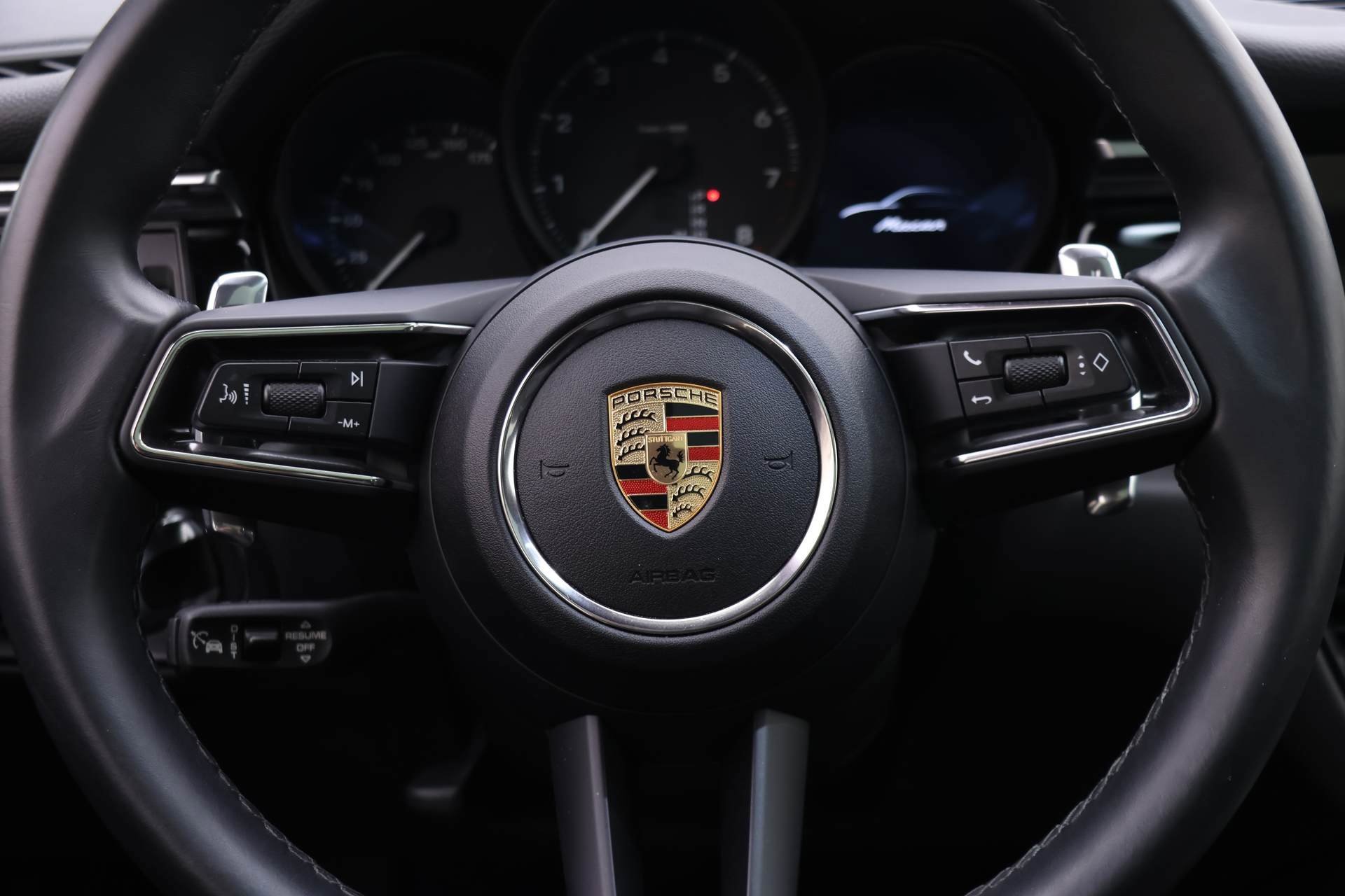 Certified 2024 Porsche Macan image 17