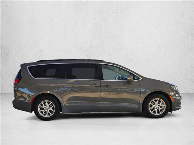 Used 2022 Chrysler Pacifica Touring-L image 4