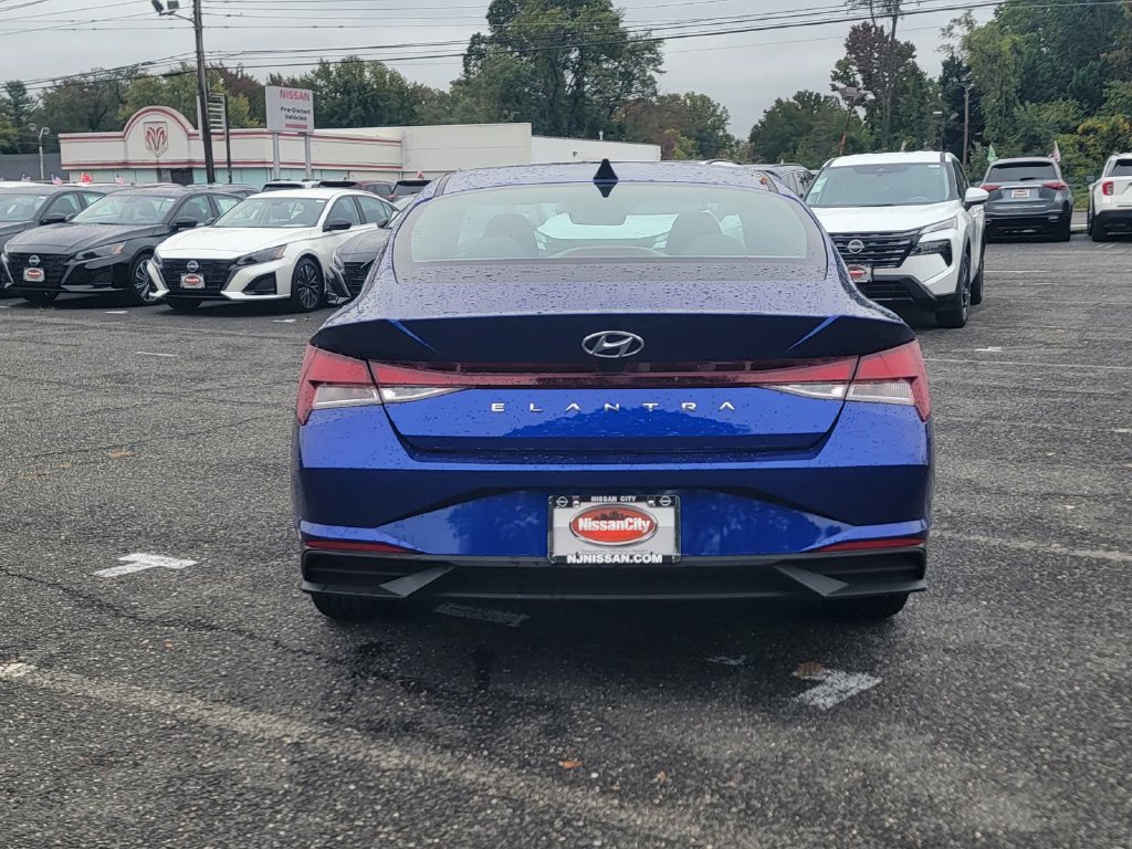 Used 2023 Hyundai Elantra SEL w/ Convenience Package FWD image 8