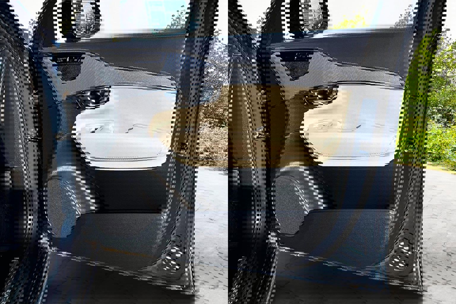 Used 2022 Volvo XC90 T8 R-Design w/ Advanced Package image 24