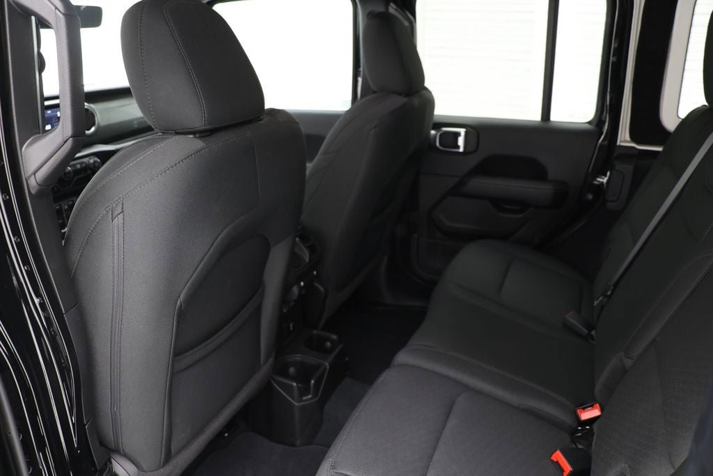 Used 2022 Jeep Wrangler Unlimited Sahara AWD/4WD image 10