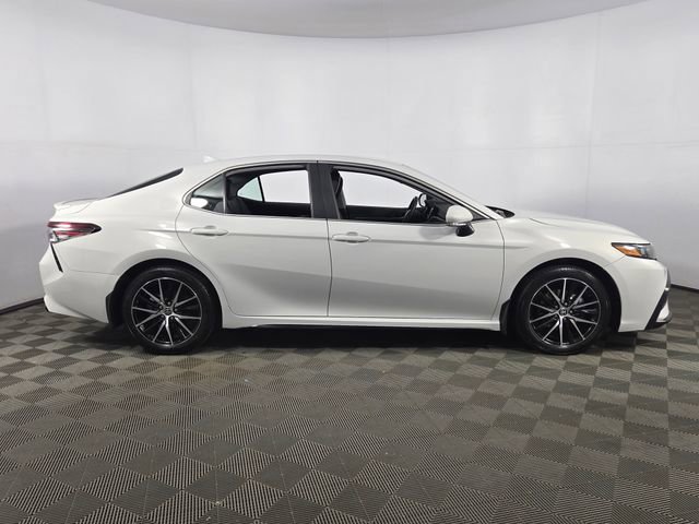 Used 2024 Toyota Camry SE image 10