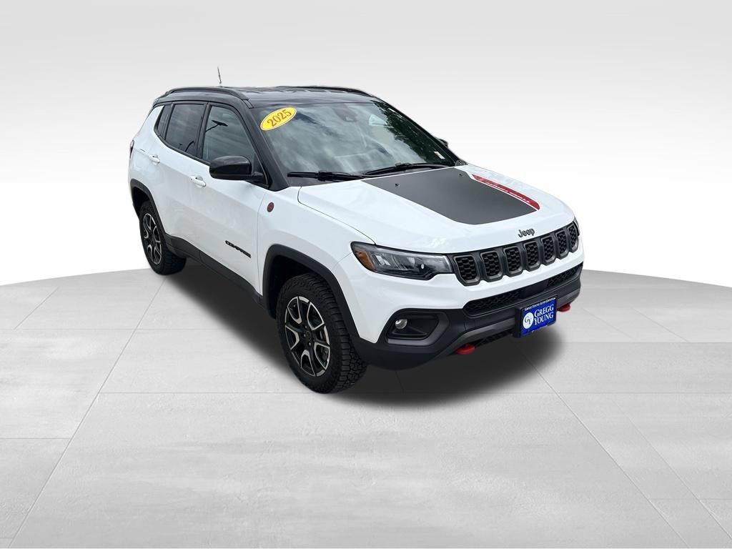 Used 2025 Jeep Compass Trailhawk w/ Trailer Tow Group AWD/4WD image 9