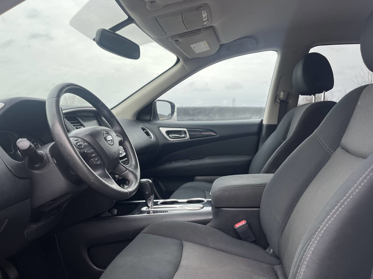 Used 2017 Nissan Pathfinder SV w/ Cargo Package image 9